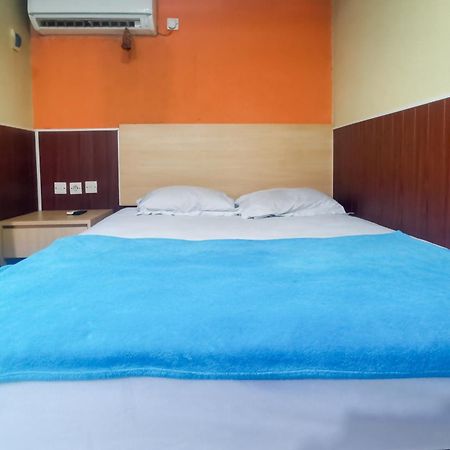 Hotel Container Inn Mitra Reddoorz Gadok Экстерьер фото