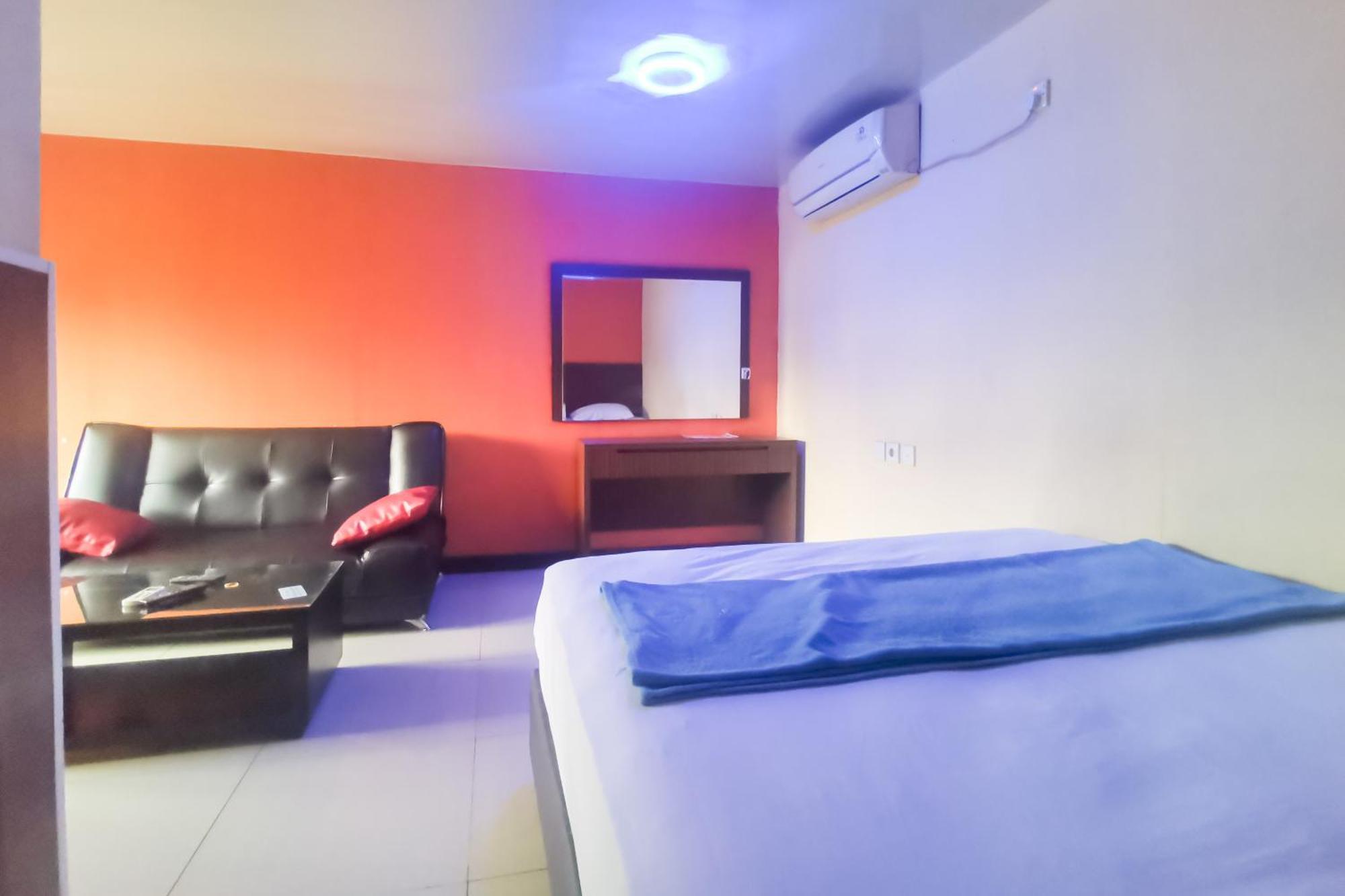 Hotel Container Inn Mitra Reddoorz Gadok Экстерьер фото
