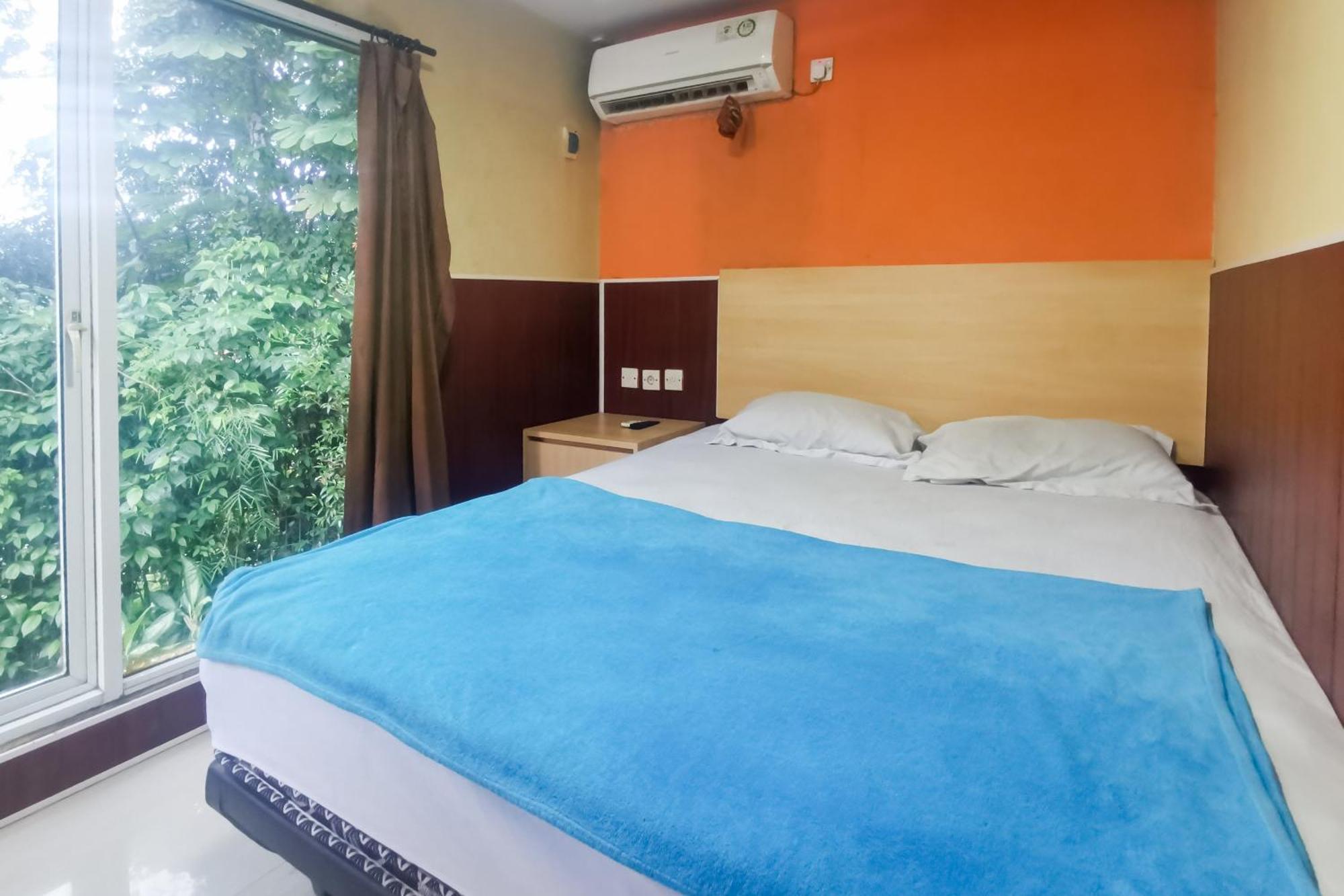 Hotel Container Inn Mitra Reddoorz Gadok Экстерьер фото