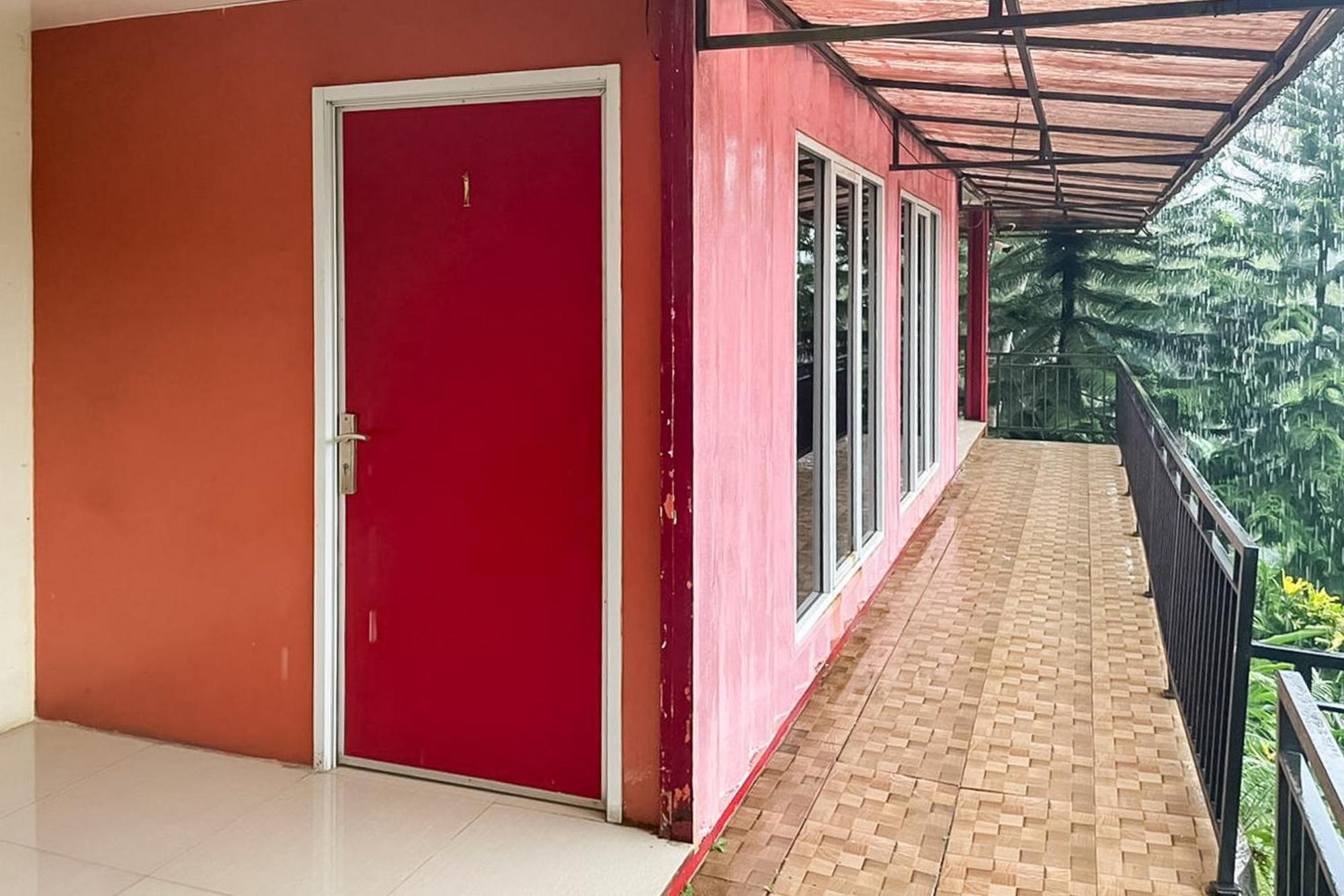 Hotel Container Inn Mitra Reddoorz Gadok Экстерьер фото