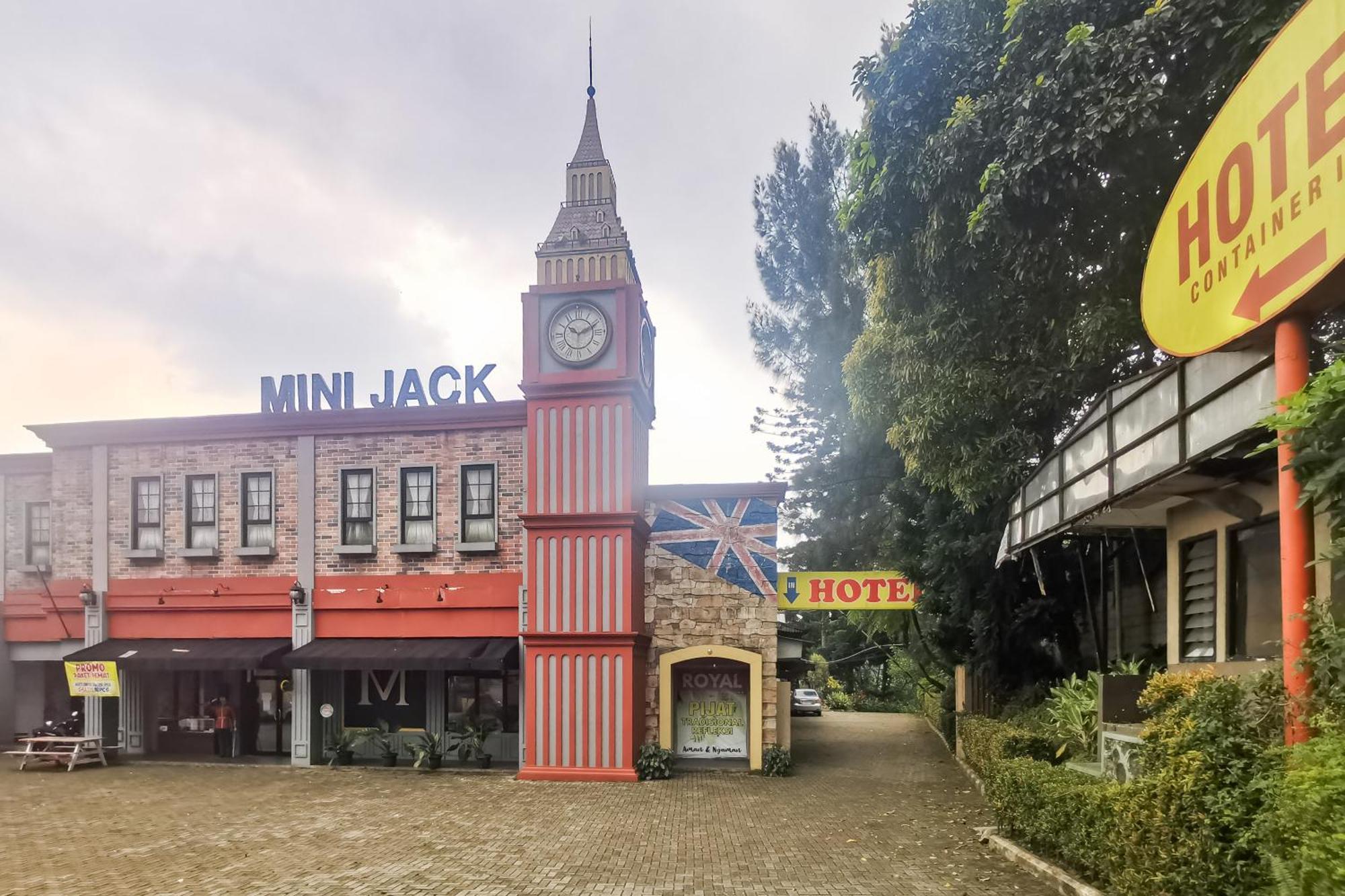 Hotel Container Inn Mitra Reddoorz Gadok Экстерьер фото