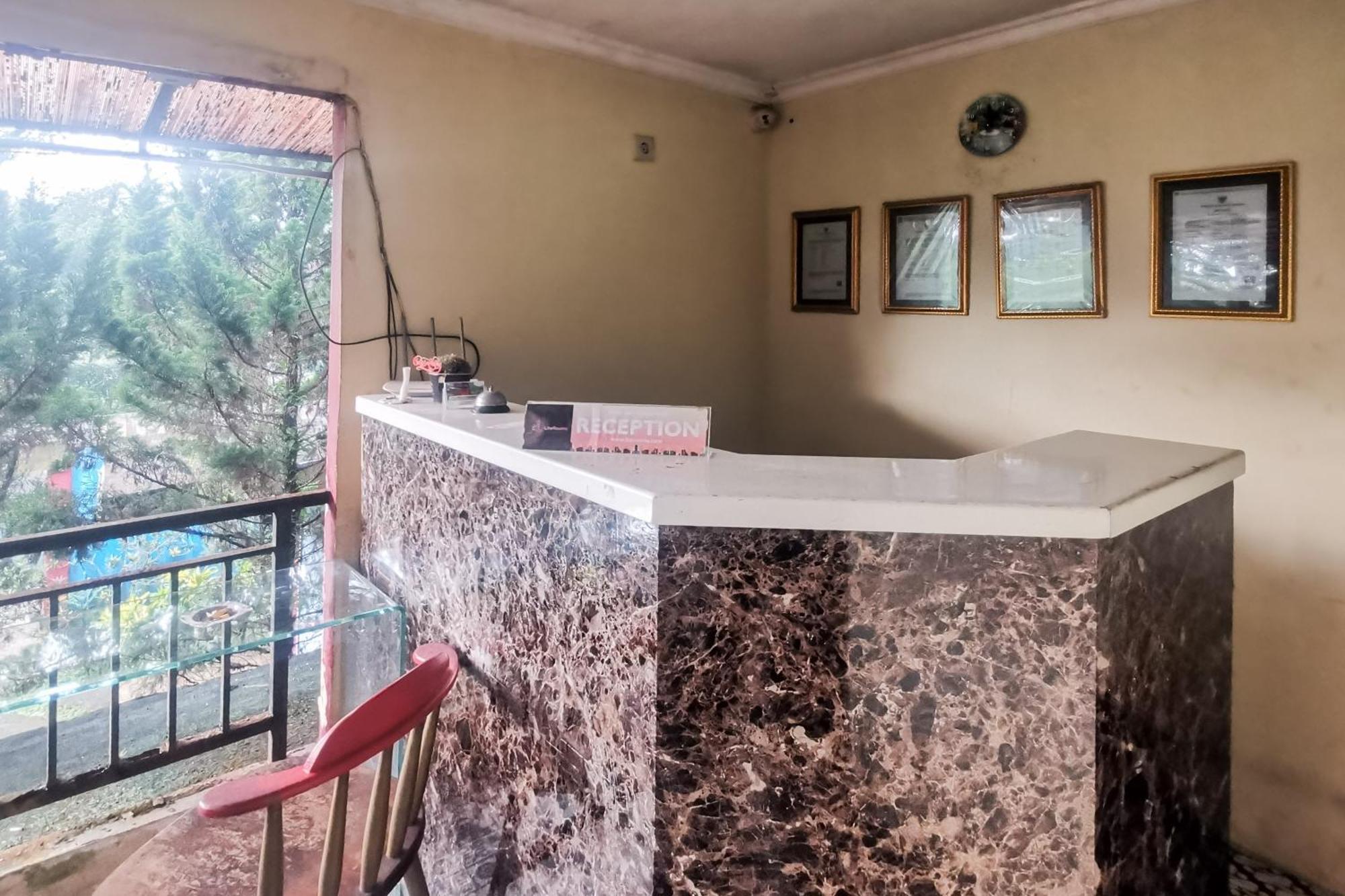 Hotel Container Inn Mitra Reddoorz Gadok Экстерьер фото