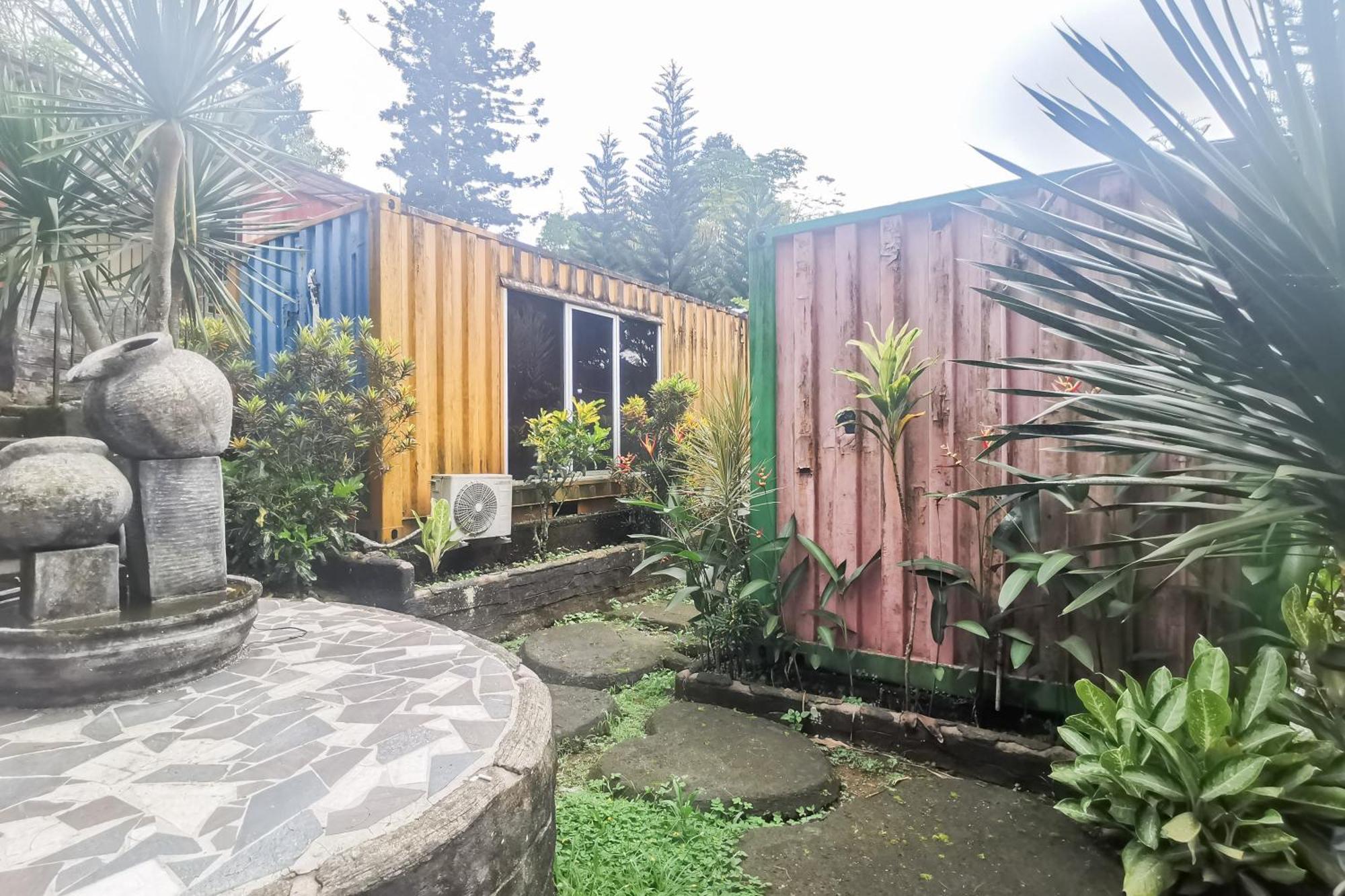 Hotel Container Inn Mitra Reddoorz Gadok Экстерьер фото
